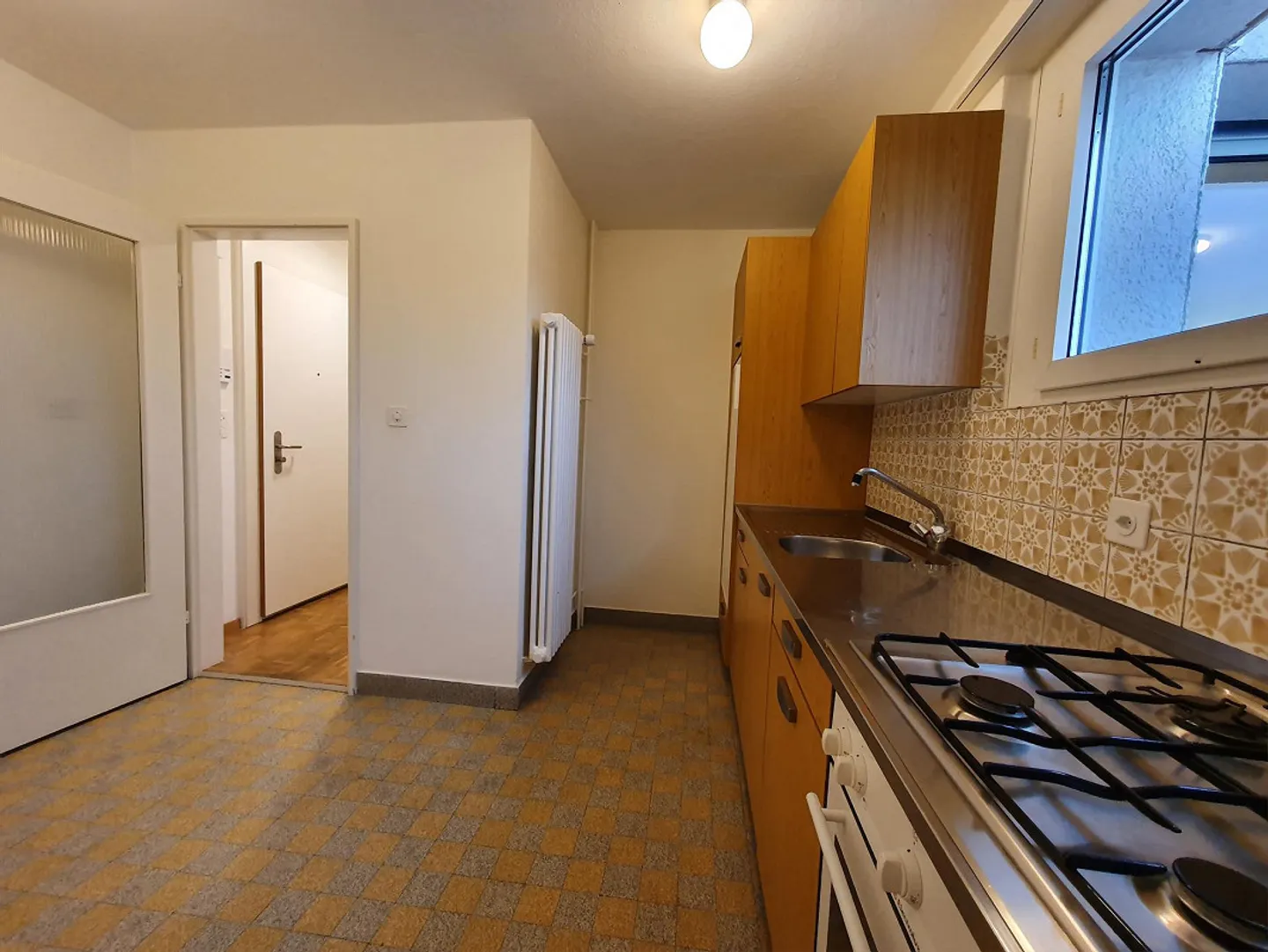 Central apartment directly at the train station - Photo 5 of 8