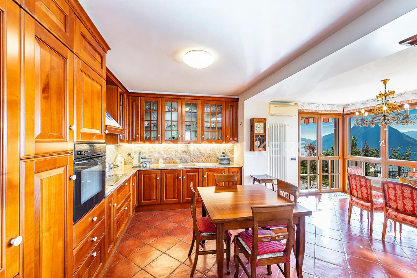 Elegance and Tranquility in Aldesago: Charm in 3.5 Rooms - Photo 7 of 13
