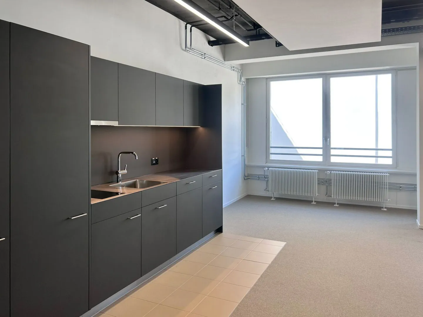 Prêt pour votre succès - Espace commercial moderne dans un emplacement de choix ! - Photo 4 sur 12