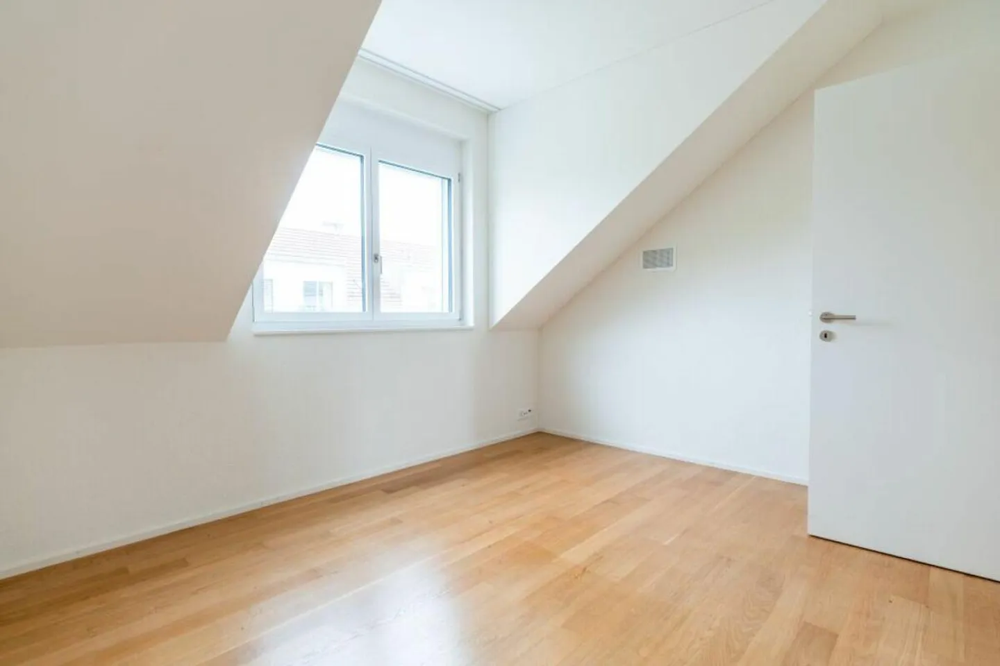 Moderne 4.5-Zimmer-Wohnung zu vermieten - Foto 8 von 10