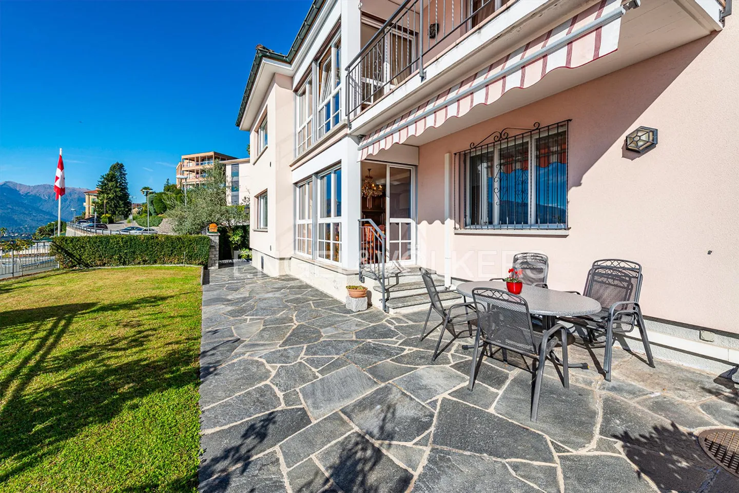 Elegance and Tranquility in Aldesago: Charm in 3.5 Rooms - Photo 12 of 13