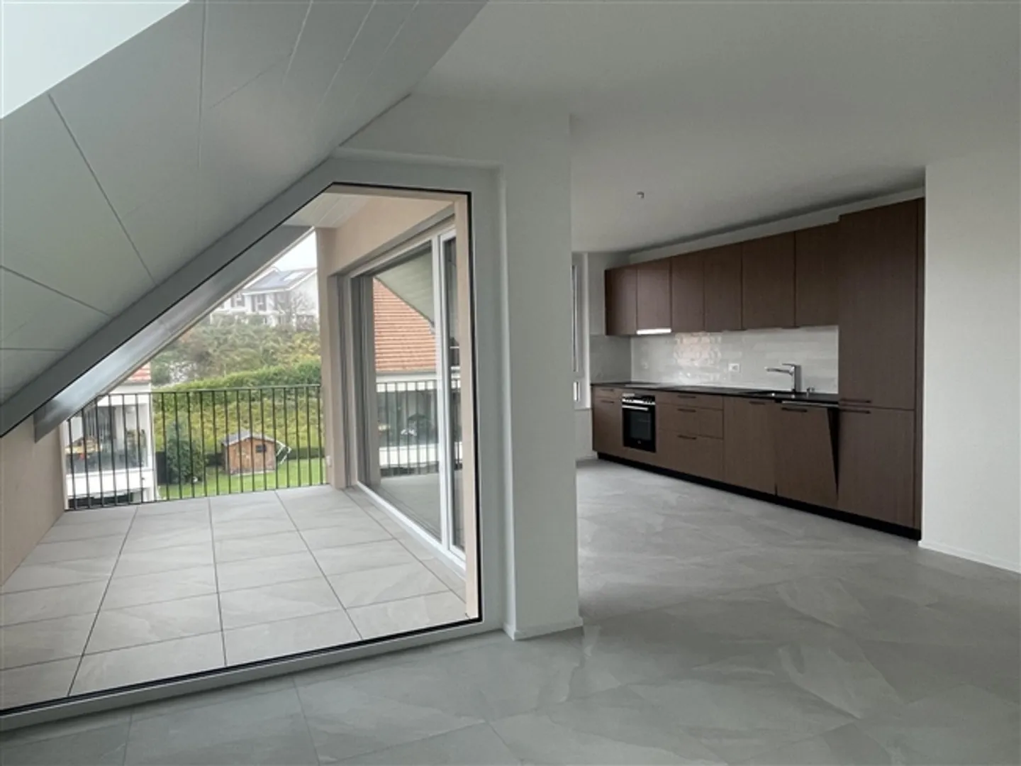 Modernes 3,5-Zimmer-Apartment mit Balkon - Foto 4 von 13