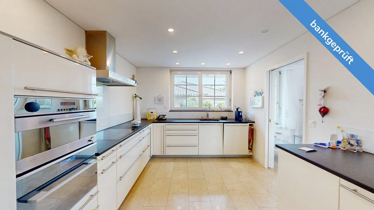 AgentSelly - Dream House with Unobstructed View of the Alps - Photo 3 of 13