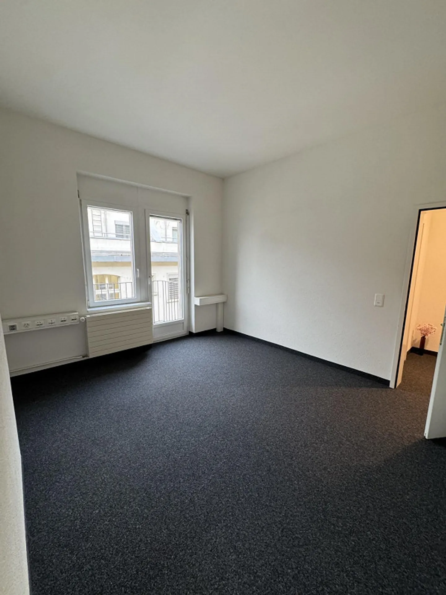 Office for Sublease in Zurich (8002) - Photo 1 of 5