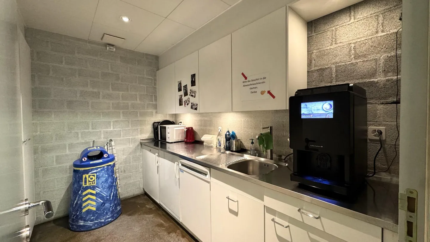 Modern, partially furnished office or practice premises in Chur - Photo 9 of 11