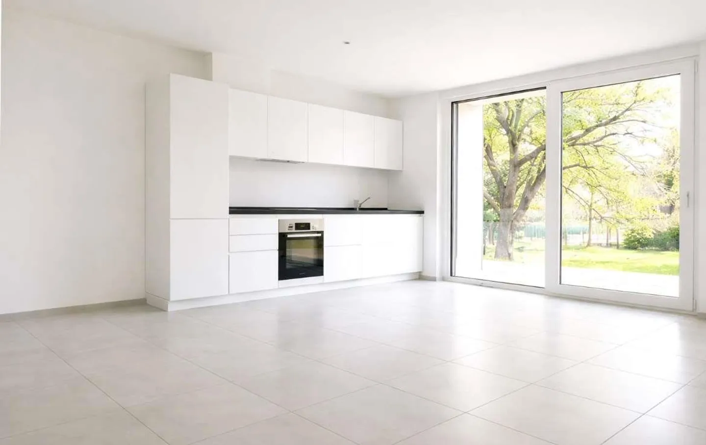 Refined new apartment with exclusive private garden - Photo 3 of 11