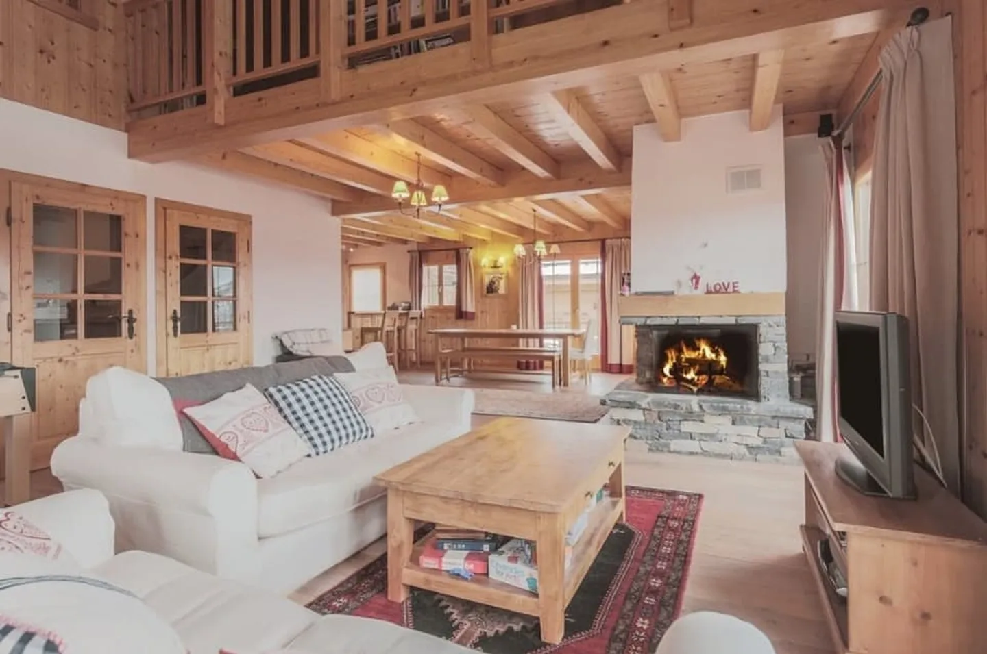 Geräumiges Chalet mit herrlicher Aussicht in der Nähe der Aufstiegsanlagen des 4-Täler-Gebiets - Foto 4 von 13