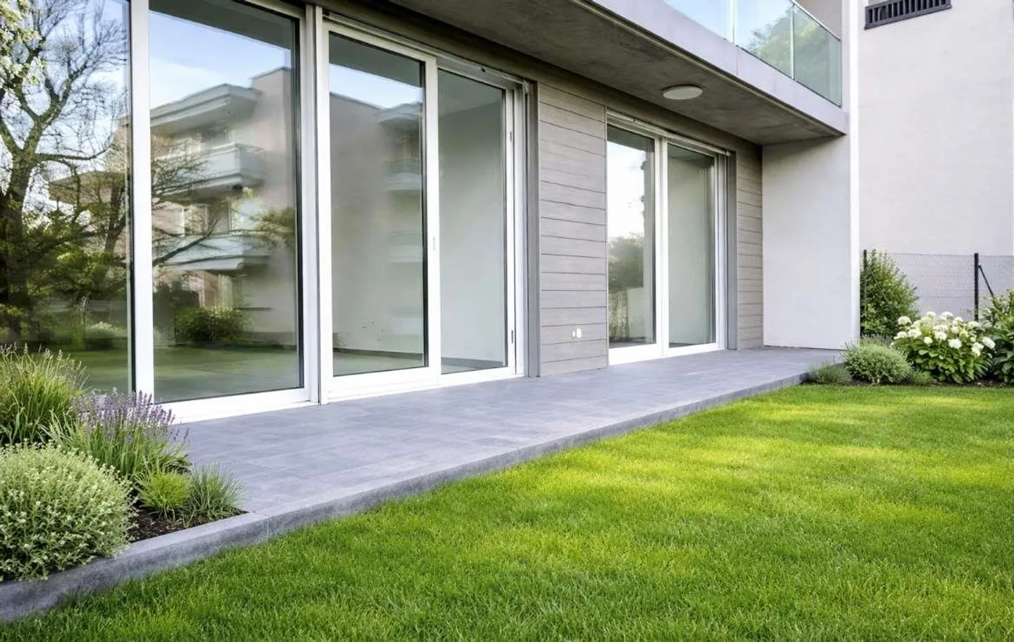 Refined new apartment with exclusive private garden - Photo 8 of 11