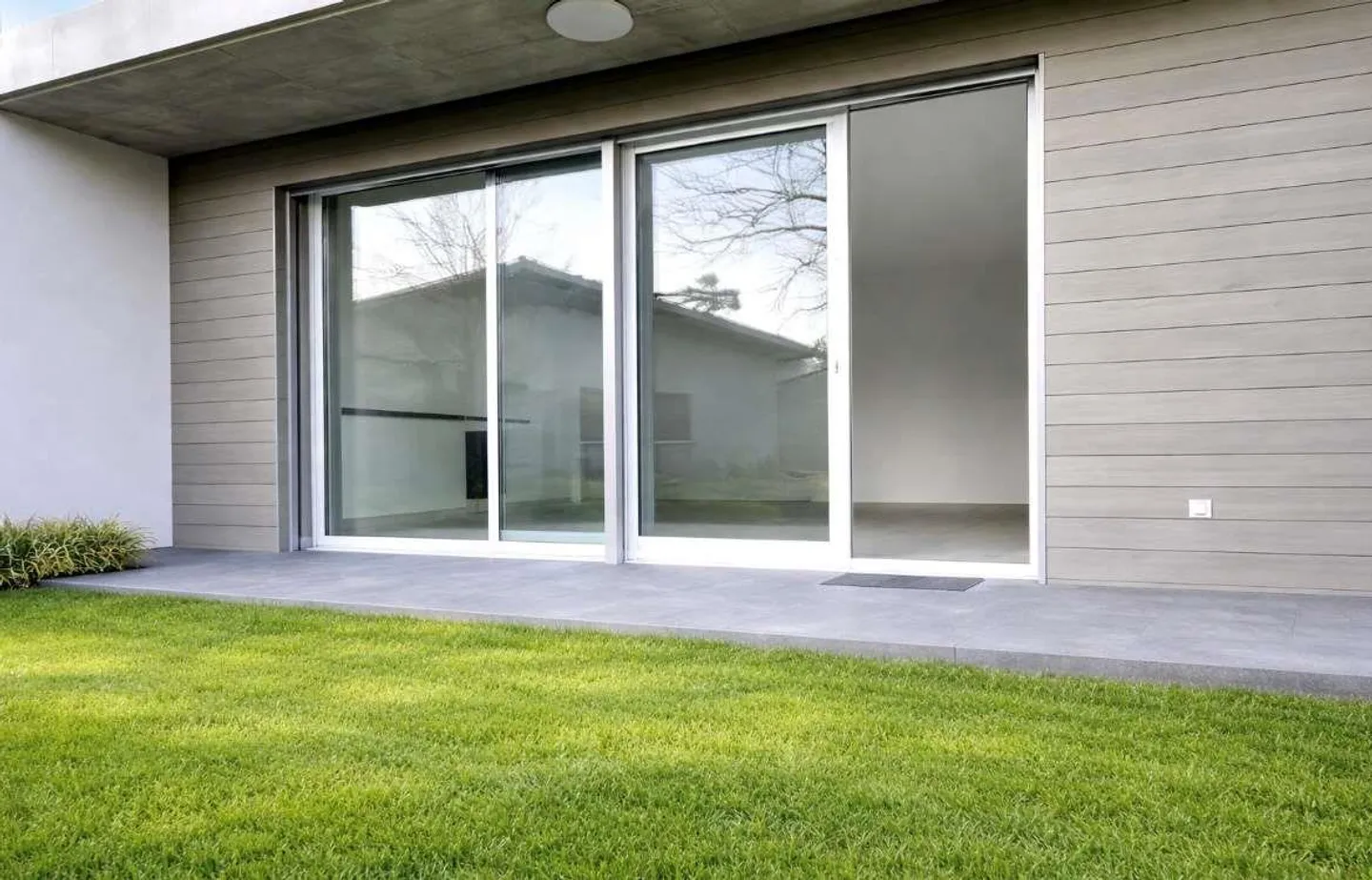 Refined new apartment with exclusive private garden - Photo 10 of 11