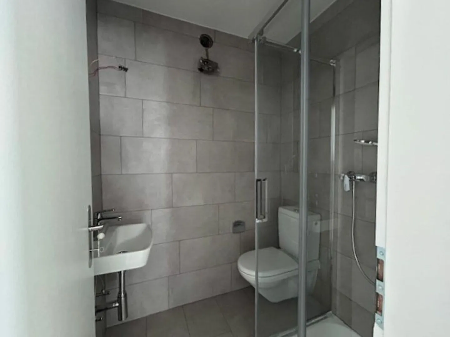 CENTRALE APPARTAMENTO DI 4.5 LOCALI CON CAMINO - COMPLETAMENTE RISTRUTTURATO - Foto 19 di 19