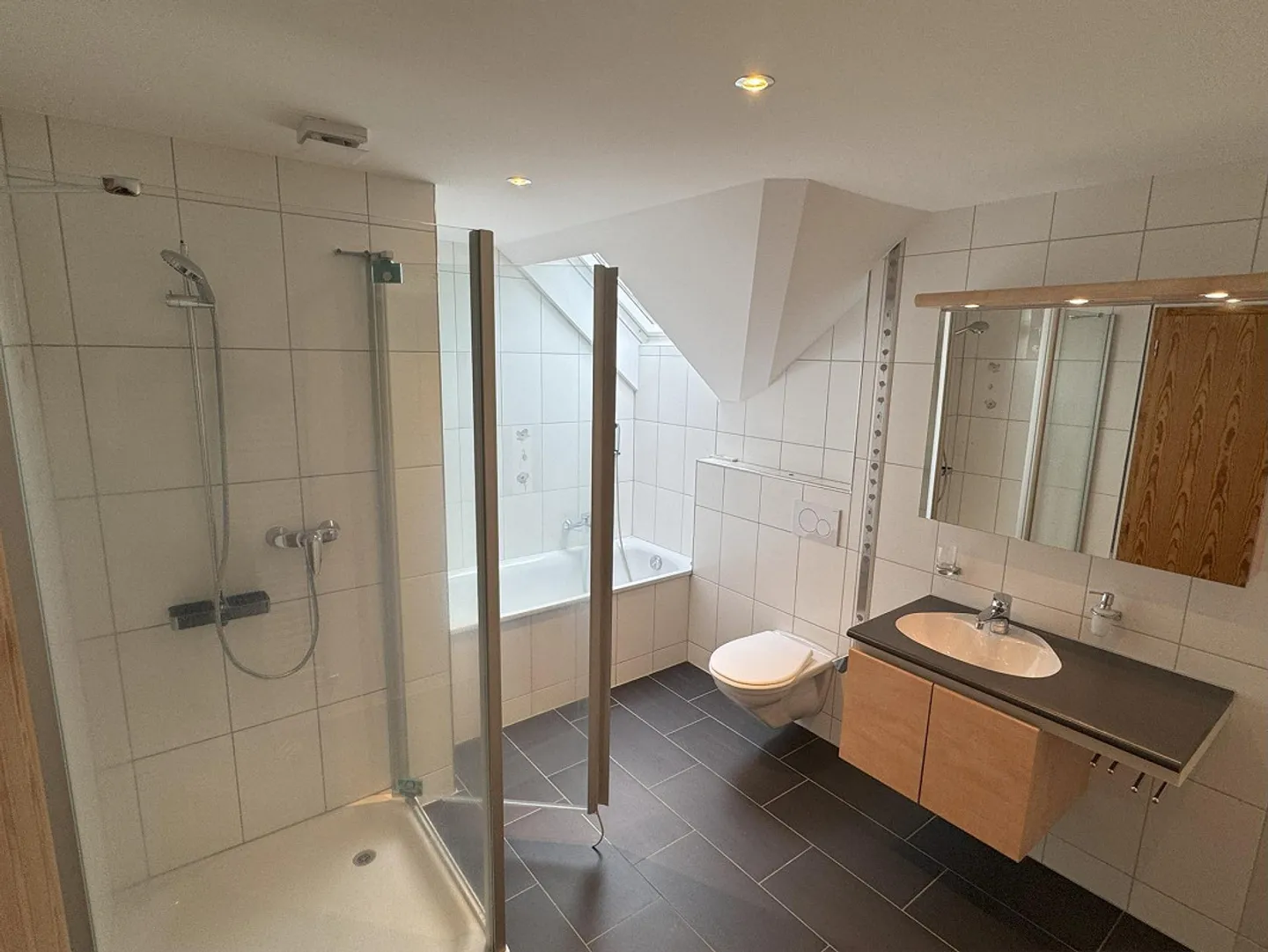 Charming 5.5-room attic apartment in the attractive municipality of Zuzwil SG - Photo 3 of 22