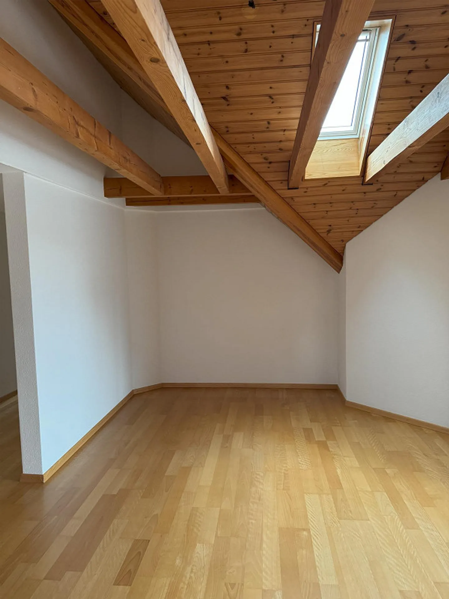 Charming 5.5-room attic apartment in the attractive municipality of Zuzwil SG - Photo 6 of 22