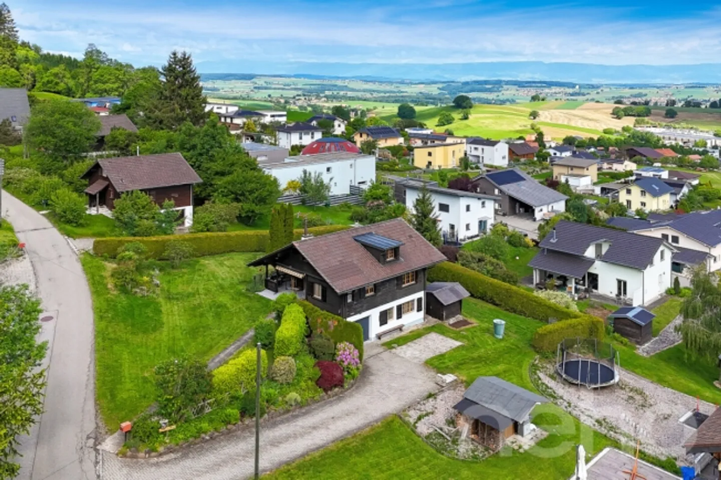 Charmantes Einfamilienhaus mit Panoramablick und Ausbaupotenzial - Foto 2 von 13