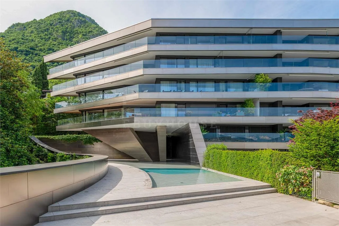 Luxuriöse Attika mit Seeblick - Foto 1 von 13