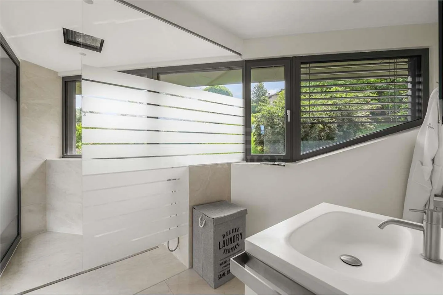 Luxuriöse Attika mit Seeblick - Foto 11 von 13