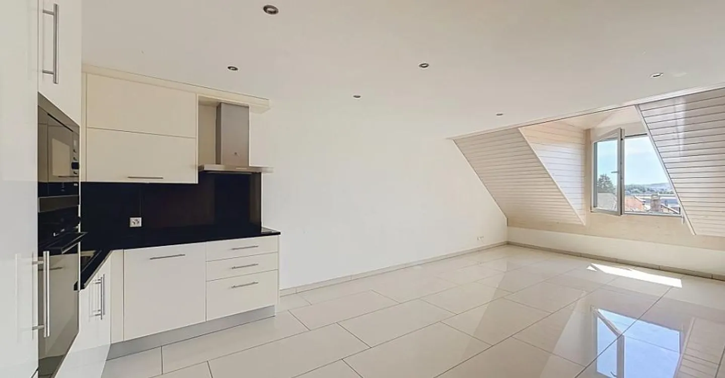 3.5 Room Apartment - Photo 1 of 13