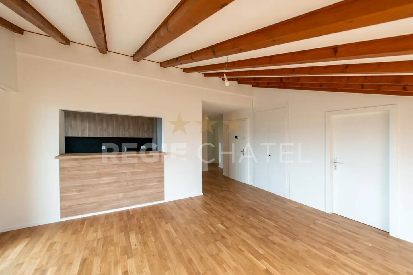 Apartment for rent - Photo 4 of 11