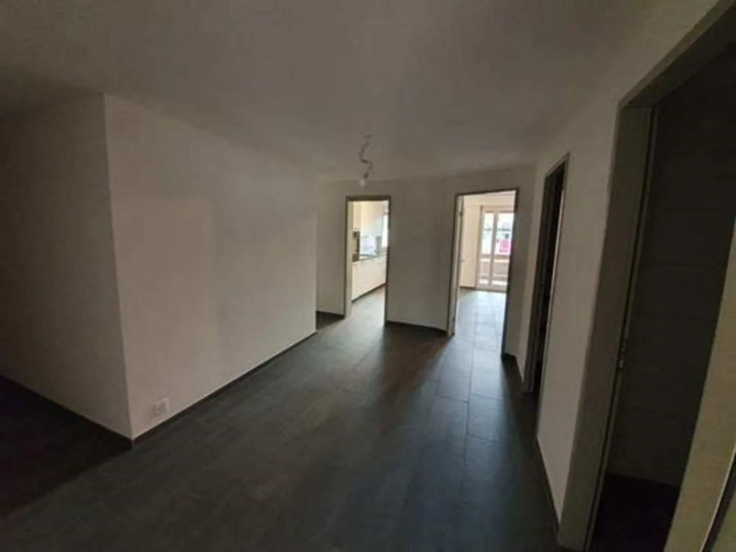 Grosszügige und helle Wohnung in Riehen - Foto 2 von 12
