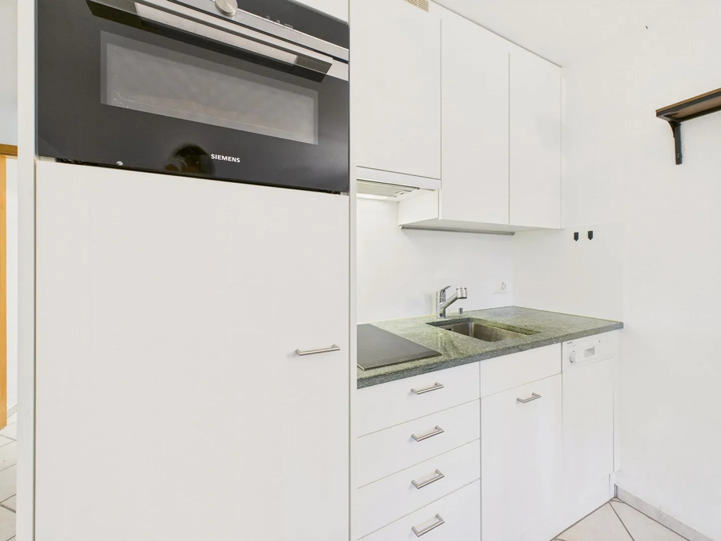 Living with a View – Charming 2.5-Room Second Apartment with Large... - Photo 5 of 15