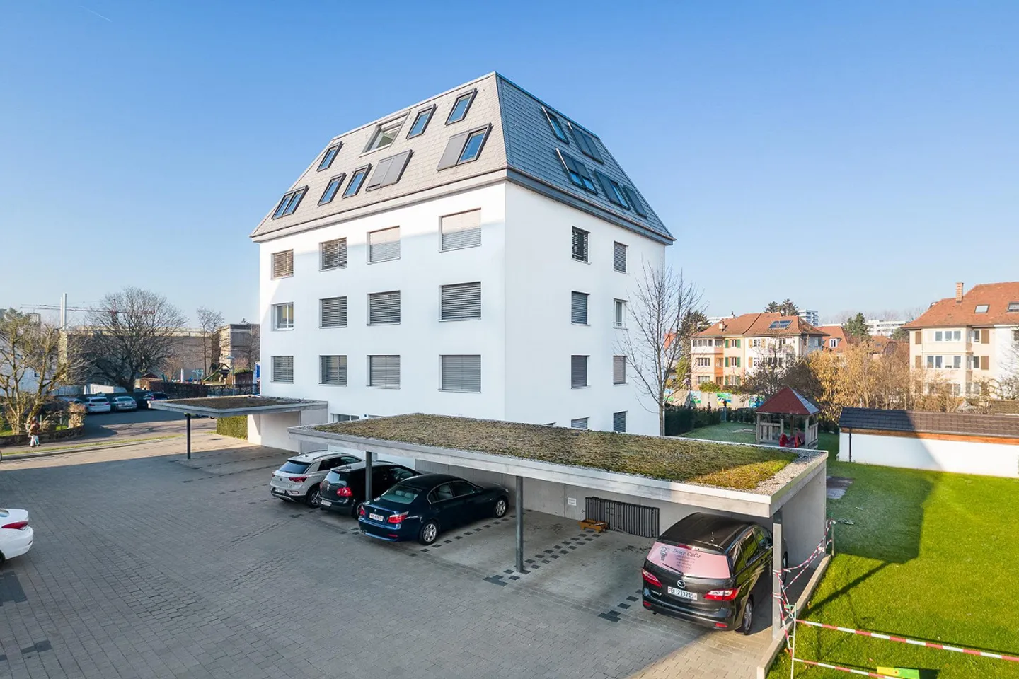 Appartamento luminoso di 2,5 stanze in una buona posizione - Foto 2 di 6