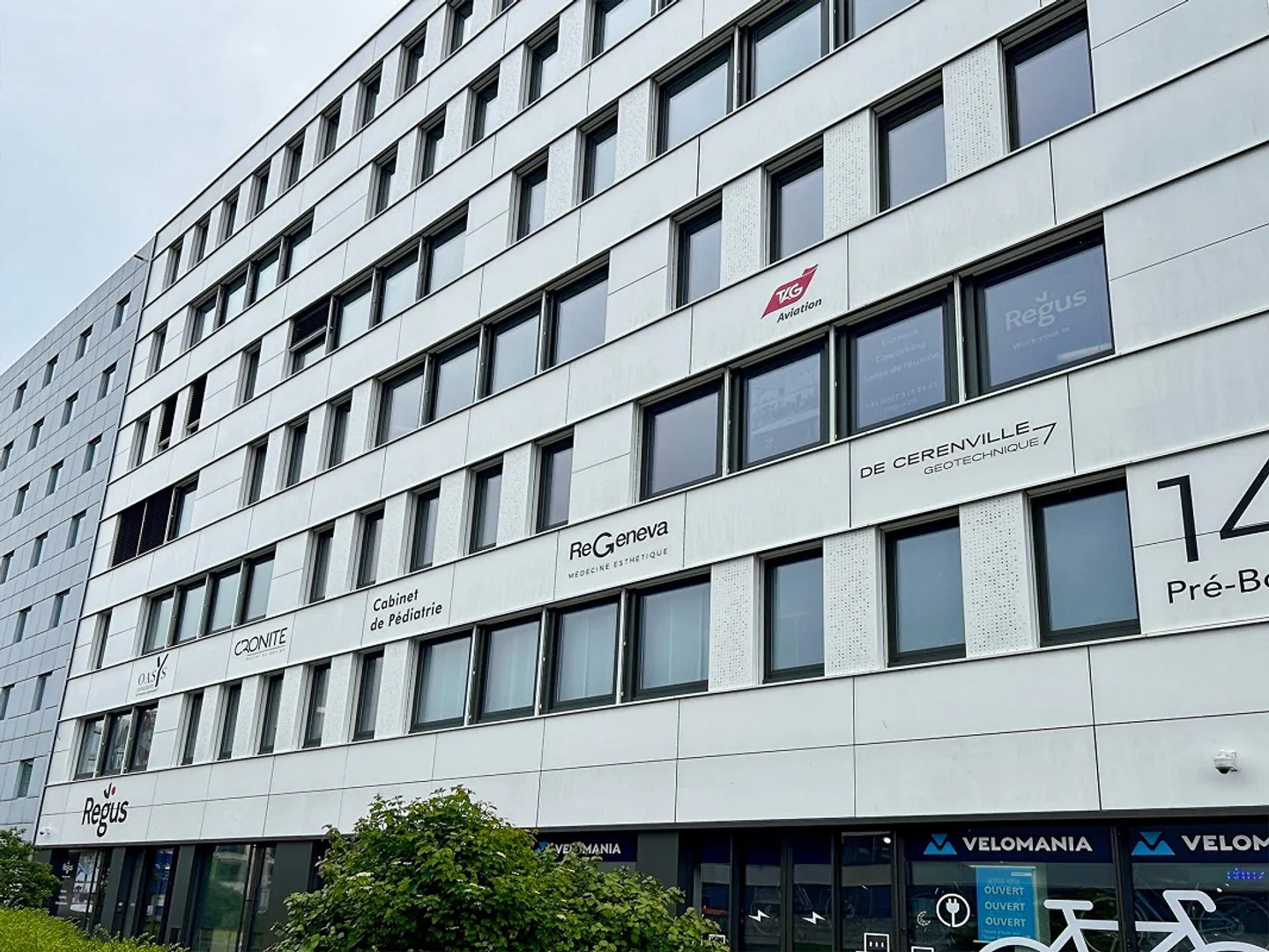 Accesso illimitato agli uffici Regus Airport - Foto 3 di 12