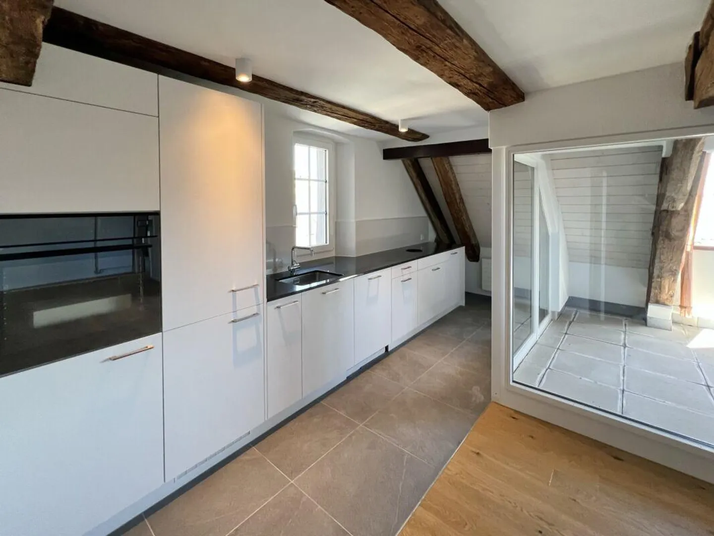 Vues fascinantes - Première location d'un nouvel appartement de 4,5 pièces - Photo 2 sur 9