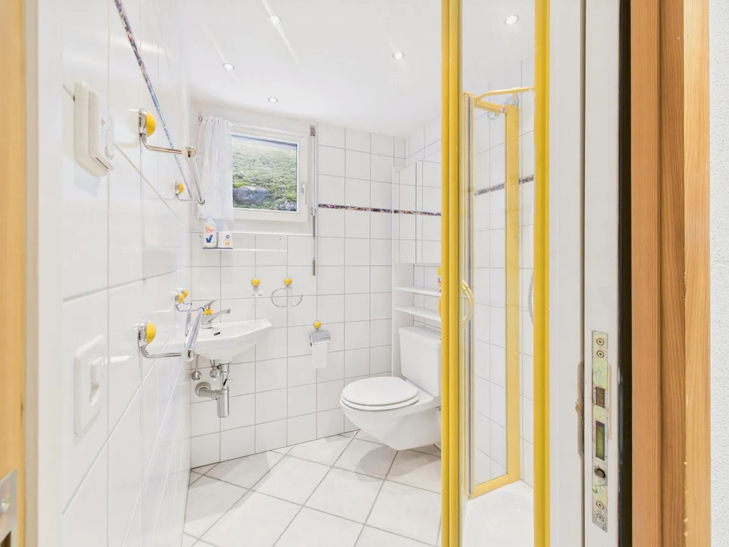 Living with a View – Charming 2.5-Room Second Apartment with Large... - Photo 9 of 15