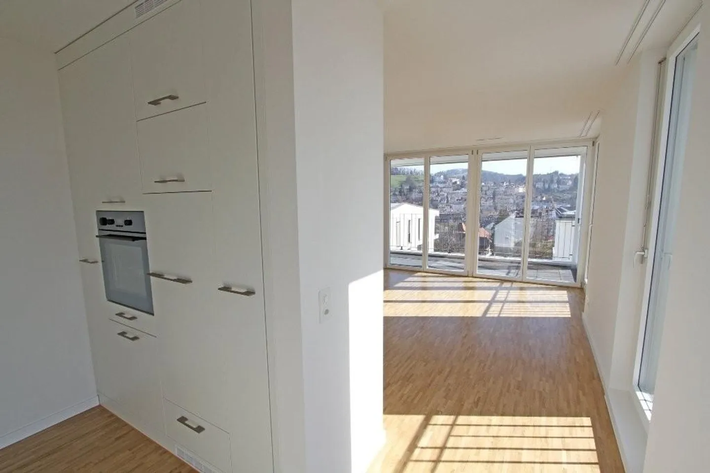 Appartement moderne avec une vue magnifique - Photo 3 sur 8