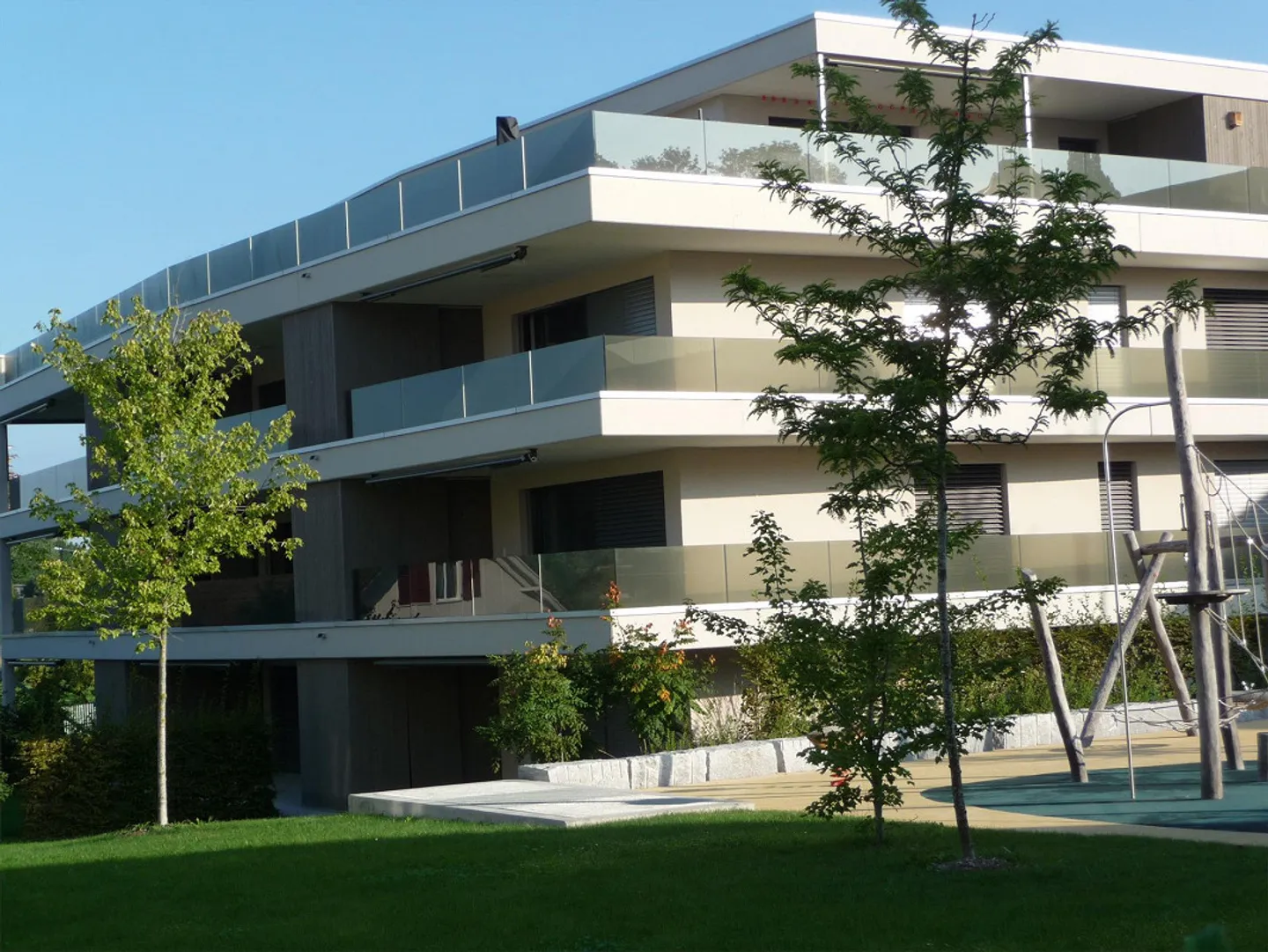 Appartement en attique attrayant de 4 1/2 pièces - Photo 2 sur 5