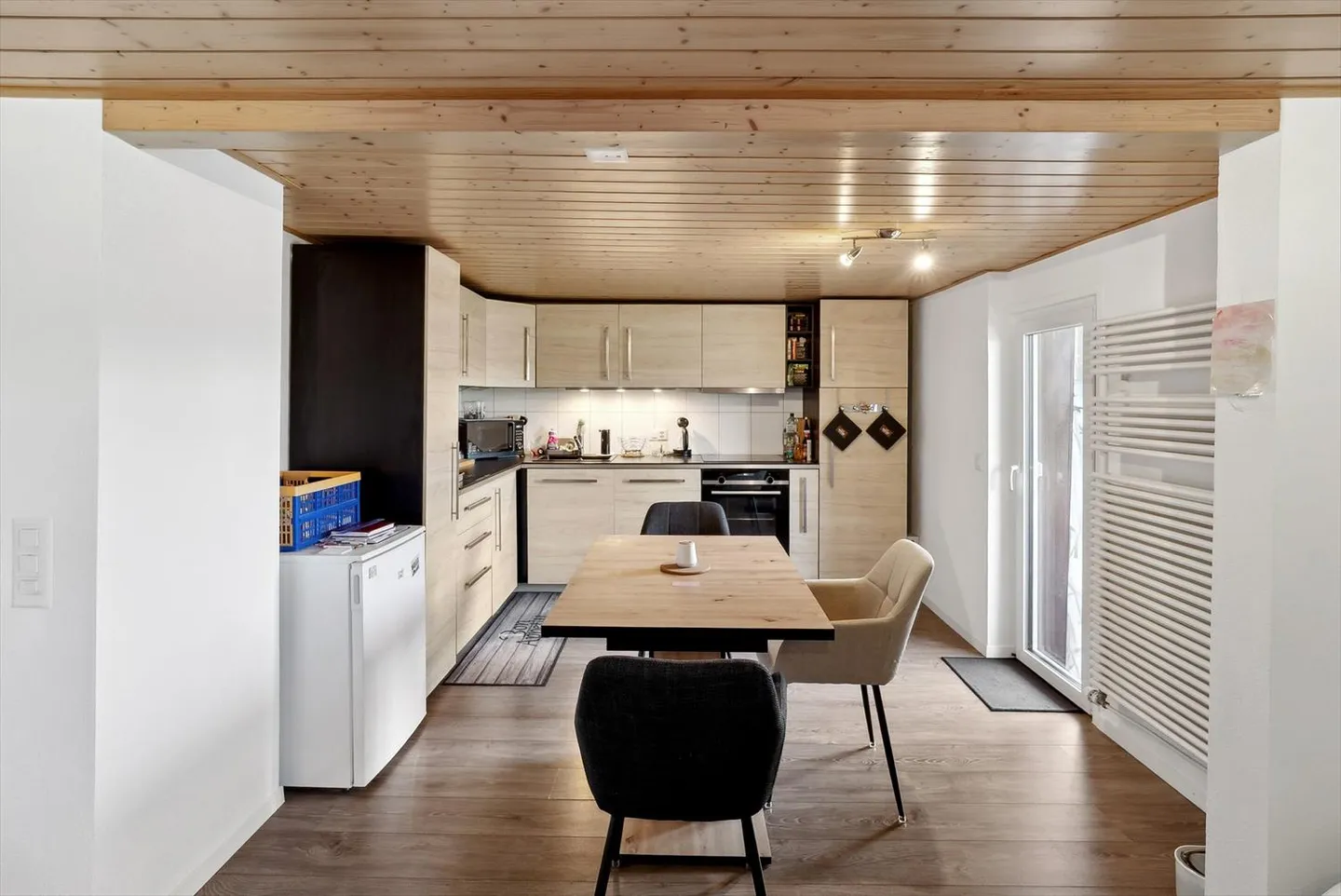 Beautiful renovated apartment with balcony - Photo 1 of 5