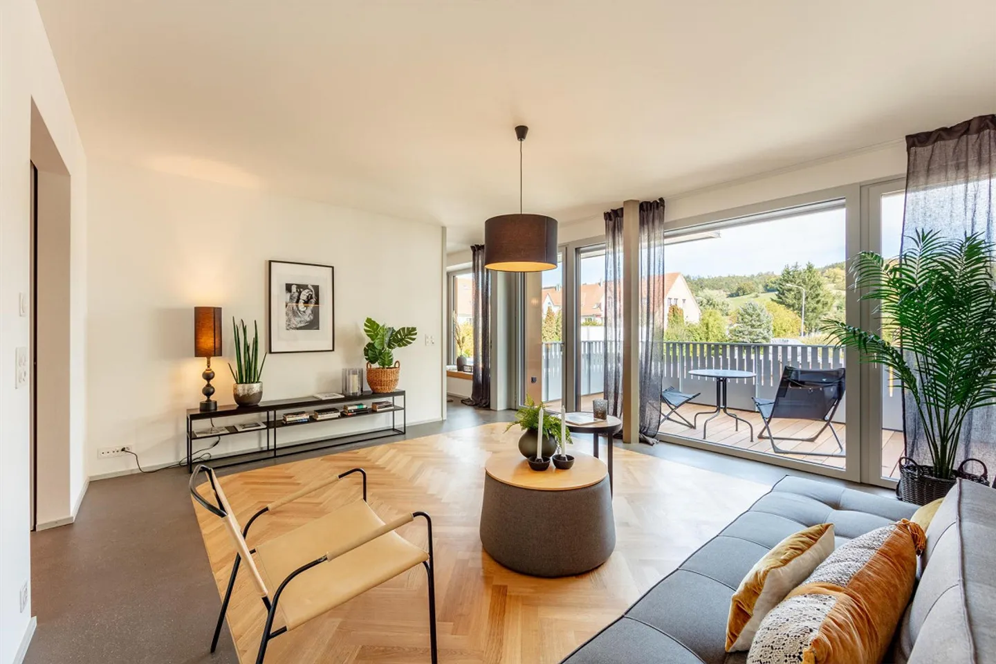 Kompakte und stilvolle 2.5 Zimmerwohnung im 1. OG - Foto 2 von 12