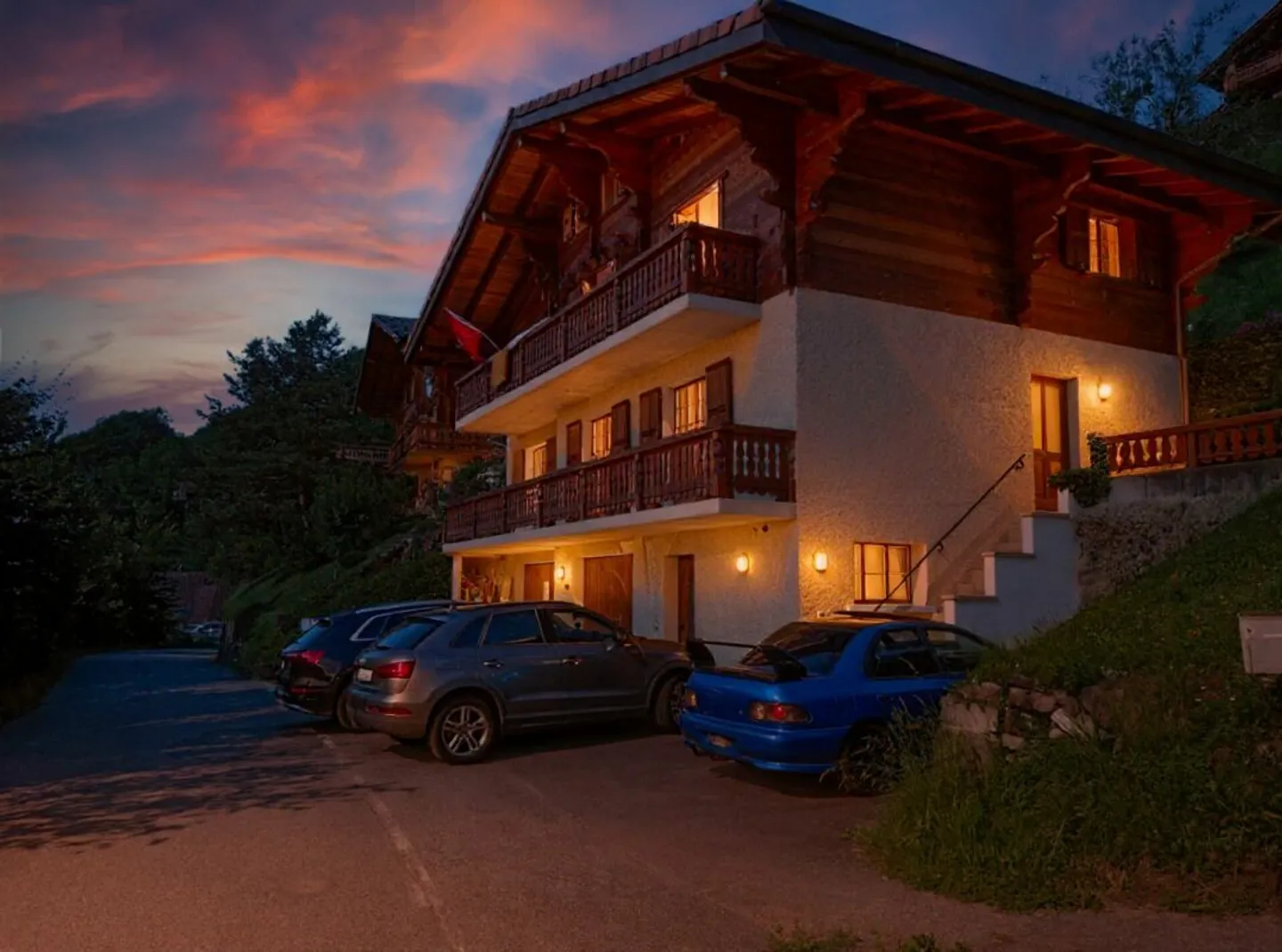 Sichere Investition: wunderschönes 3,5-Zimmer-Apartment mit Terrasse in einem Chalet, Mieter vorhanden! - Foto 1 von 14