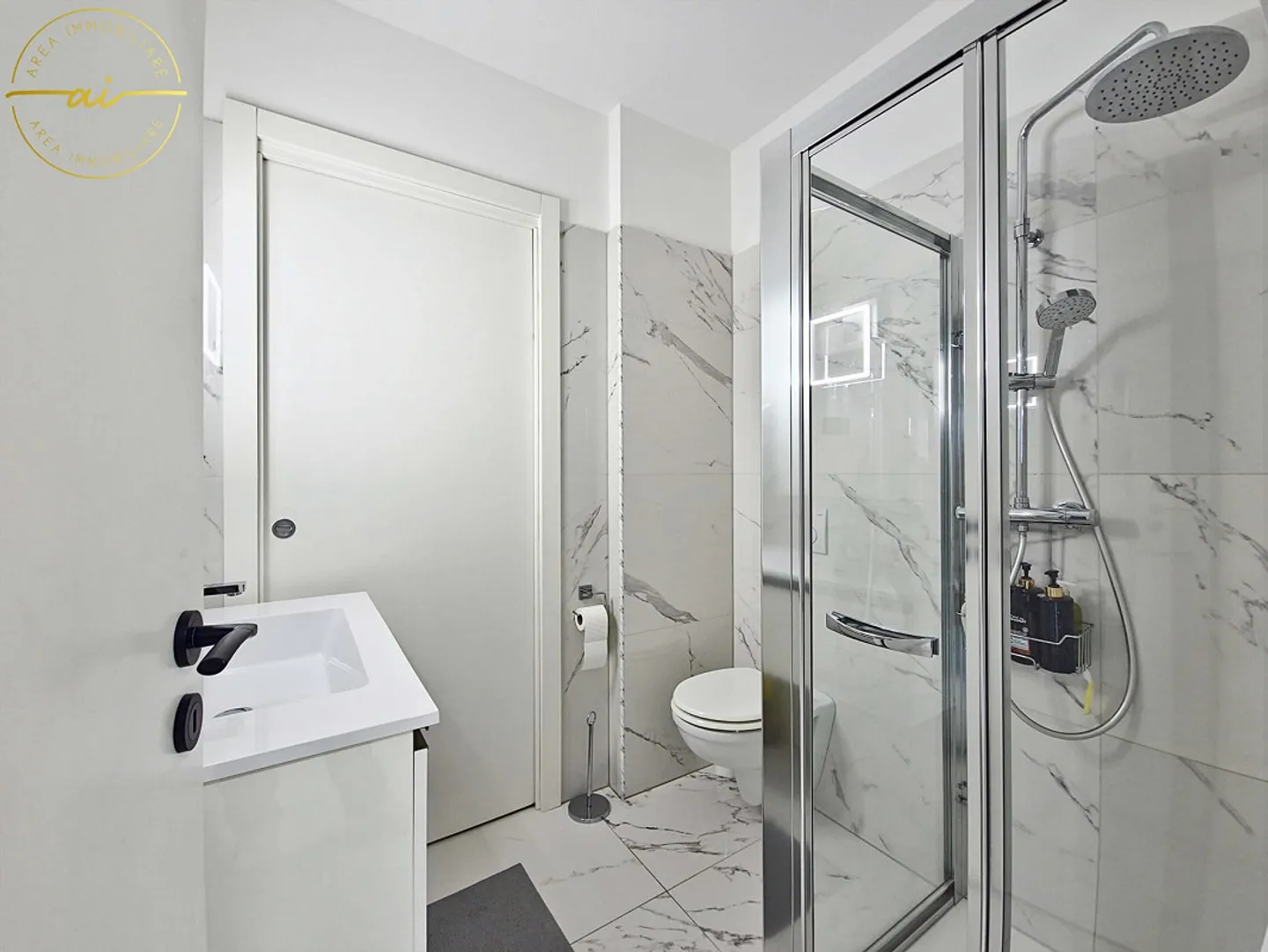 ÉLÉGANT ET LUMINEUX 4.5 PIÈCES AVEC JARDIN PRIVÉ - Photo 8 sur 13