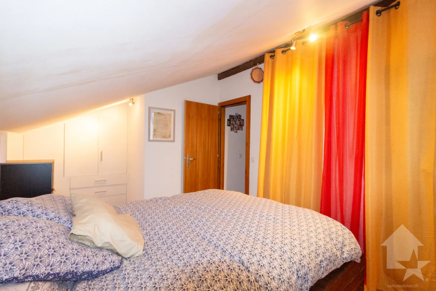 Fienile ristrutturato di 4,5 locali di 107 m2 abitabili con giardino di 40 m2 - Foto 7 di 13