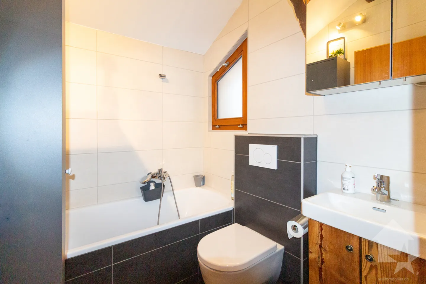 Fienile ristrutturato di 4,5 locali di 107 m2 abitabili con giardino di 40 m2 - Foto 10 di 13