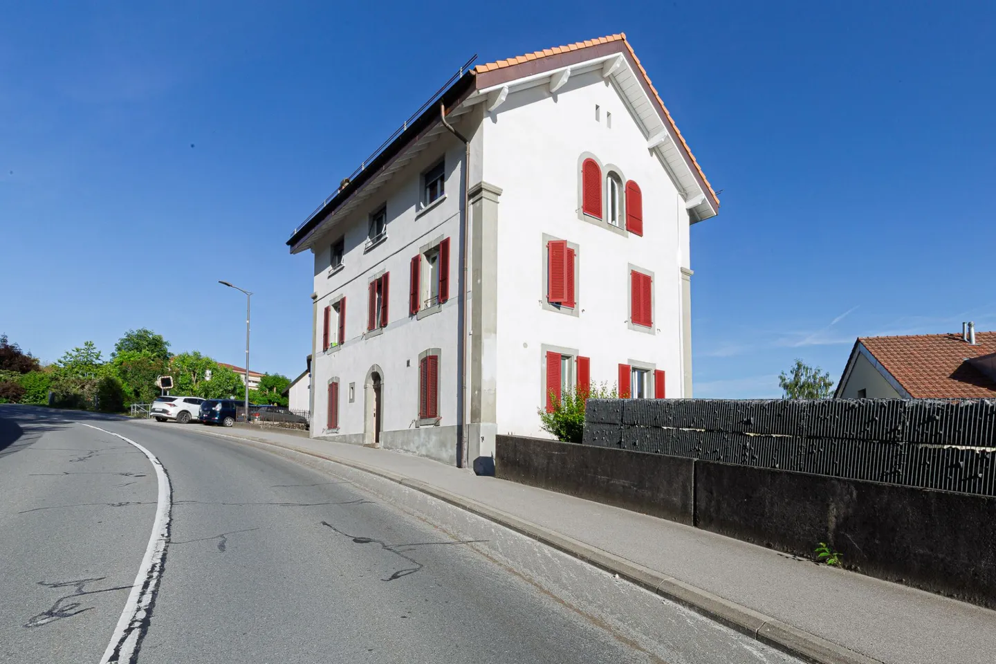 Mieteinbringendes Gebäude mit 4 Wohnungen - Foto 8 von 11