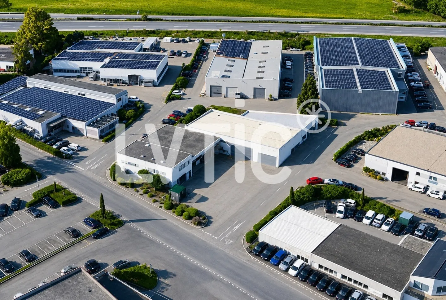 Industrial building of 1100 m2 for sale in Villars-Sainte-Croix - Photo 2 of 8