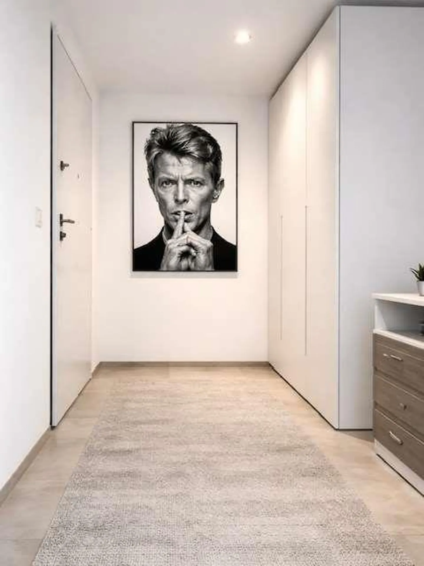 Elegant apartment newly built to a high standard with panoramic roof garden - Photo 3 of 10