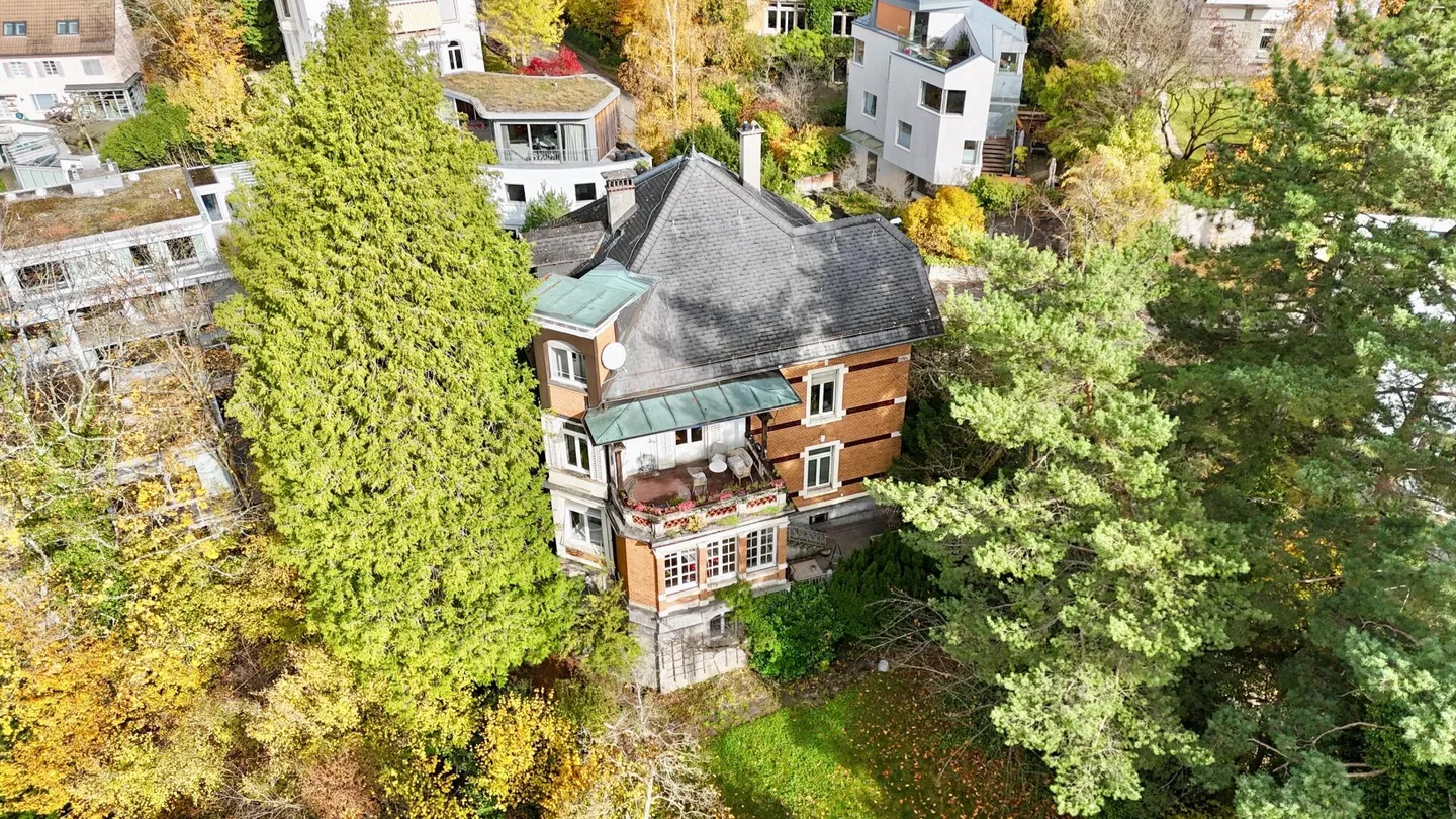 VILLA STORICA IN POSIZIONE ESCLUSIVA CON GRANDE POTENZIALE - Foto 1 di 4