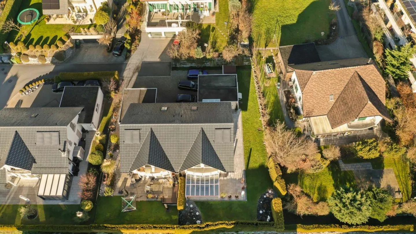 Gepflegtes Doppeleinfamilienhaus an sonniger Südhanglage - Foto 5 von 17