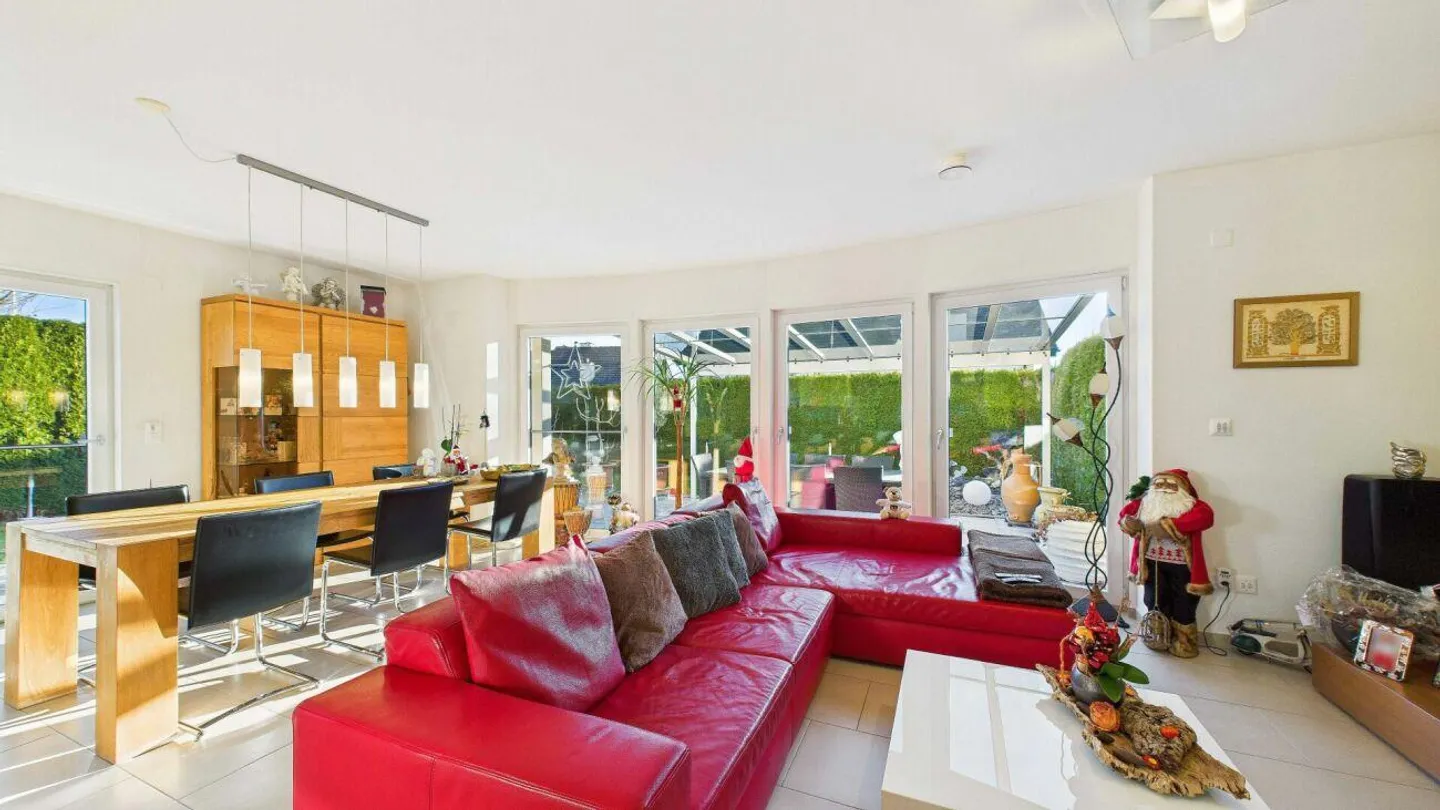 Gepflegtes Doppeleinfamilienhaus an sonniger Südhanglage - Foto 8 von 17