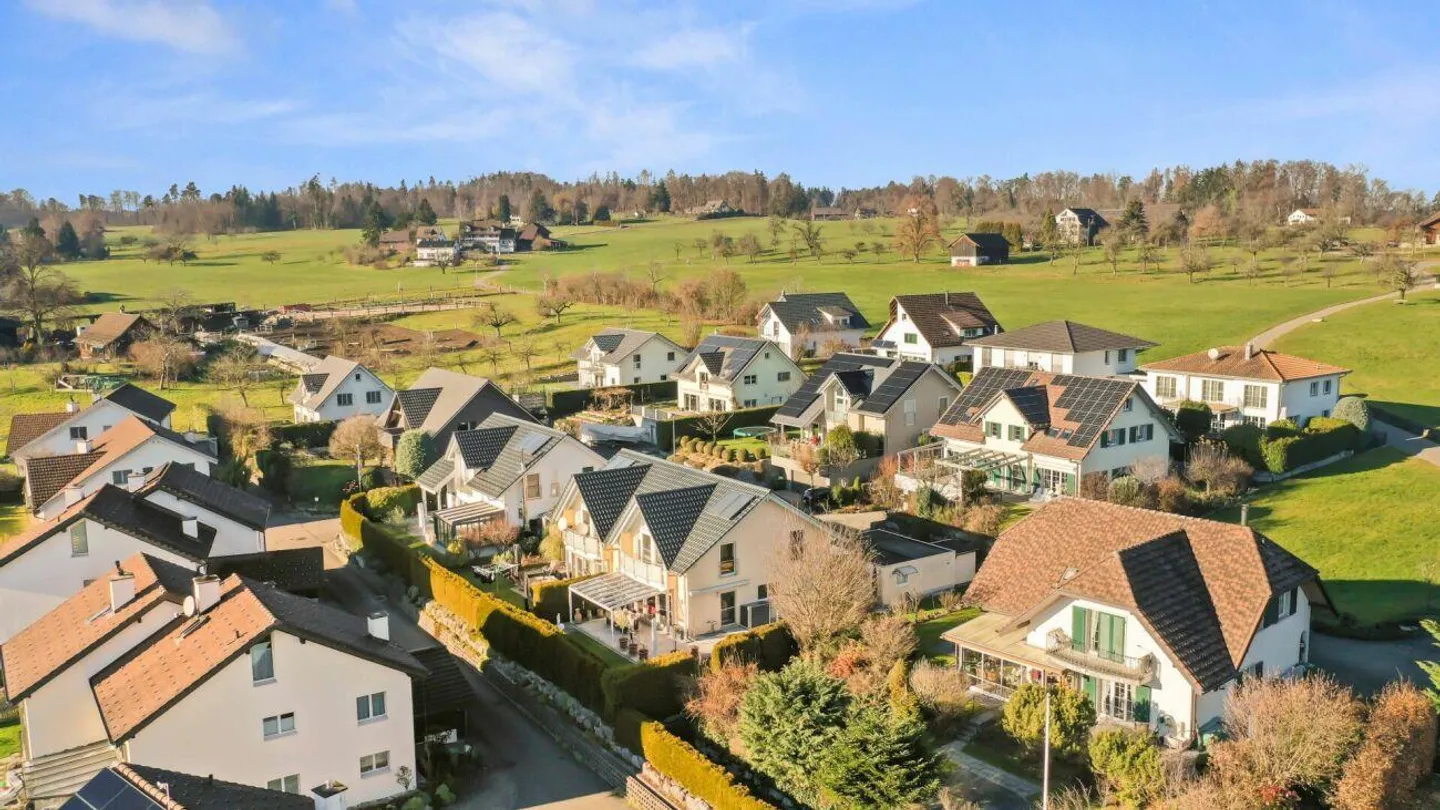Gepflegtes Doppeleinfamilienhaus an sonniger Südhanglage - Foto 2 von 17