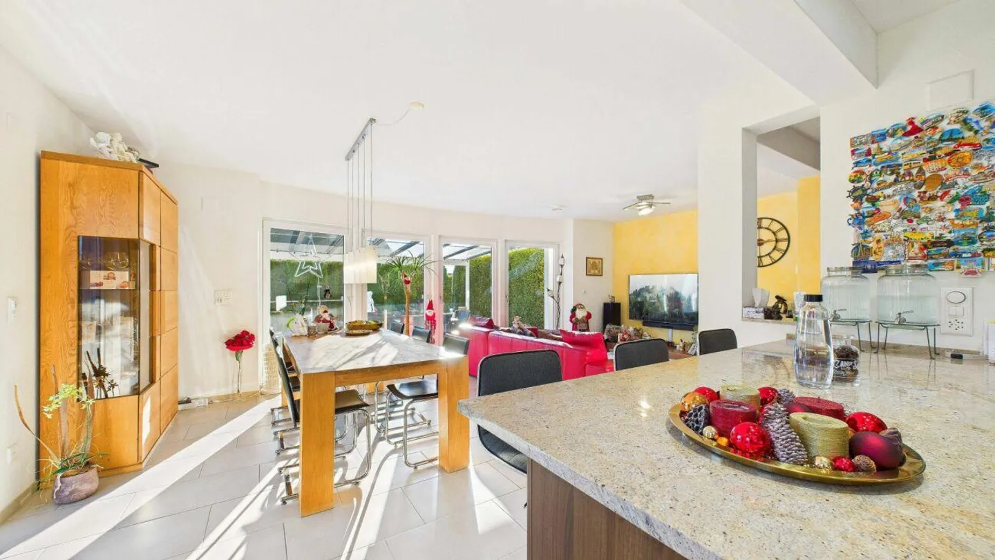 Gepflegtes Doppeleinfamilienhaus an sonniger Südhanglage - Foto 11 von 17