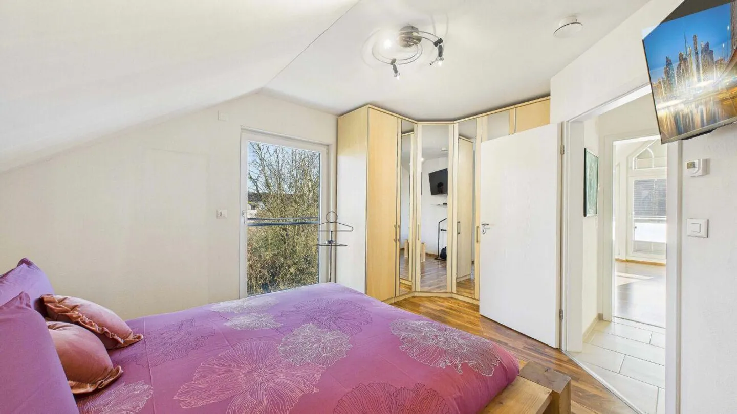 Gepflegtes Doppeleinfamilienhaus an sonniger Südhanglage - Foto 14 von 17