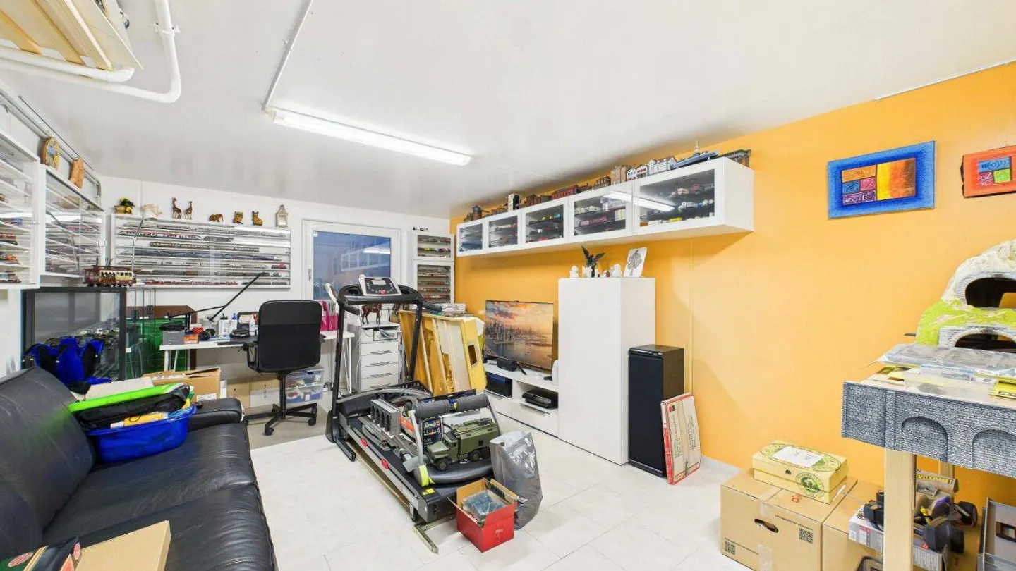 Gepflegtes Doppeleinfamilienhaus an sonniger Südhanglage - Foto 17 von 17