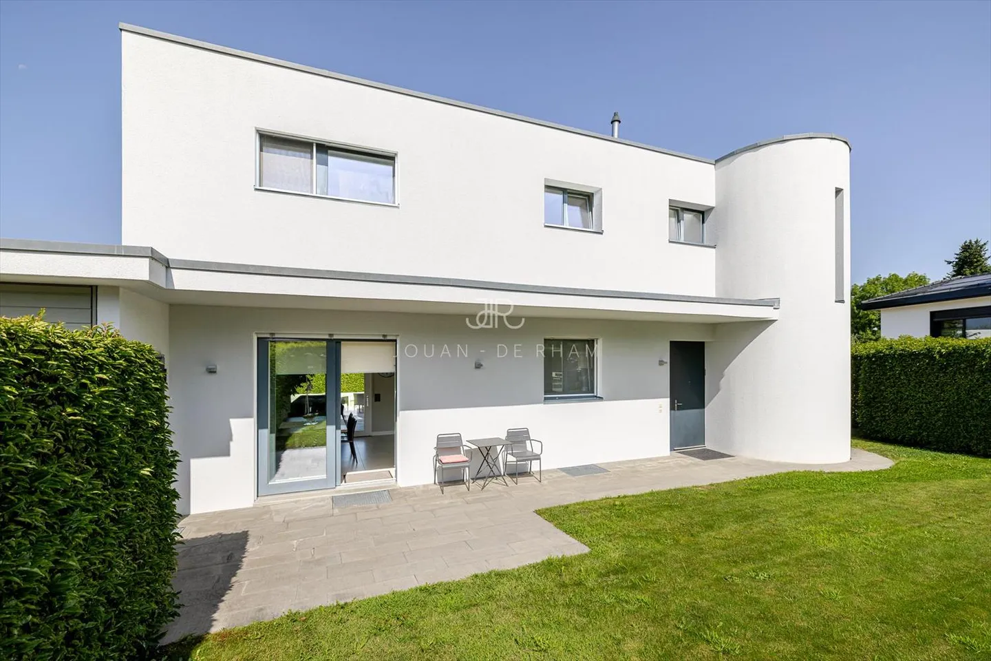 Co-Exclusivité - Magnifique maison contemporaine idéalement située - Photo 2 sur 11