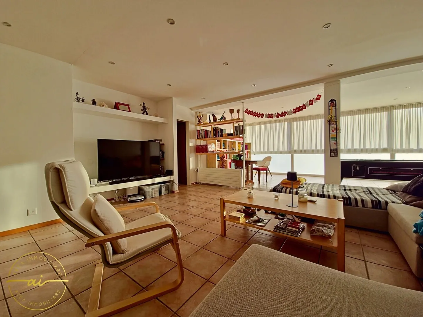 MAISON INDÉPENDANTE DE 5,5 PIÈCES AVEC JARDIN ET ESPACES COMMERCIAUX - Photo 1 sur 13