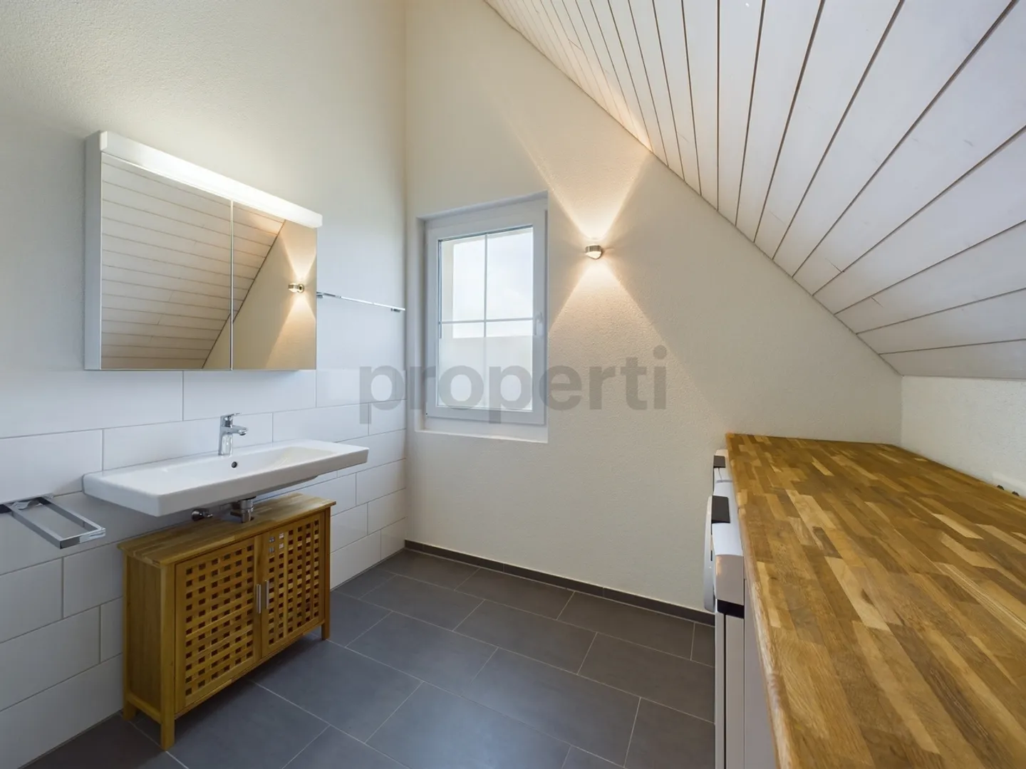 Stylish and Cozy 3.5-Room Attic Apartment with Fireplace in Niederglatt - Photo 8 of 11