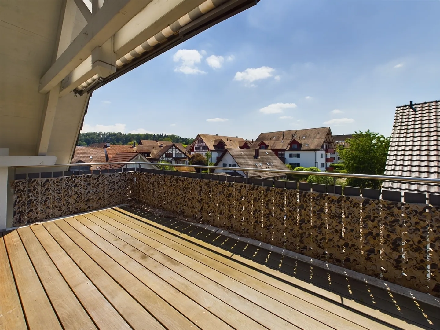 Stylish and Cozy 3.5-Room Attic Apartment with Fireplace in Niederglatt - Photo 10 of 11