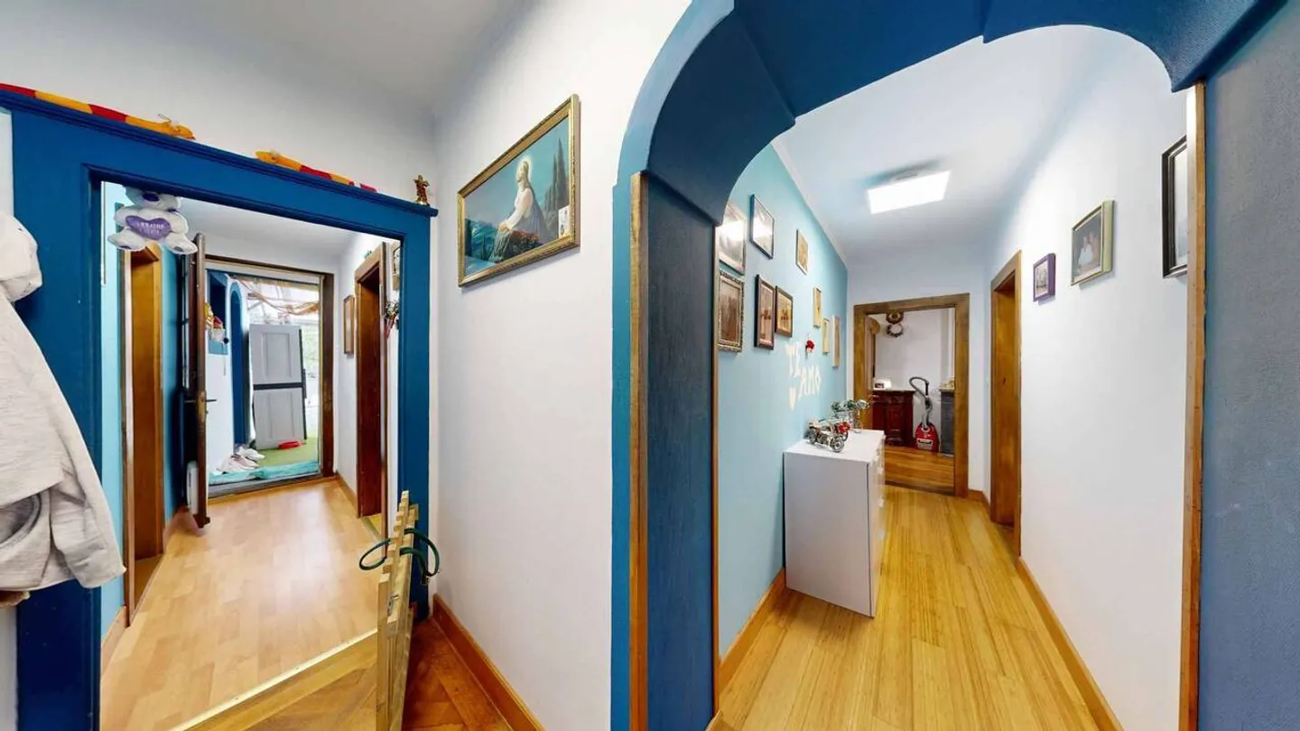 Spacieux appartement 5 pièces avec terrasse panoramique - Foto 2 von 7